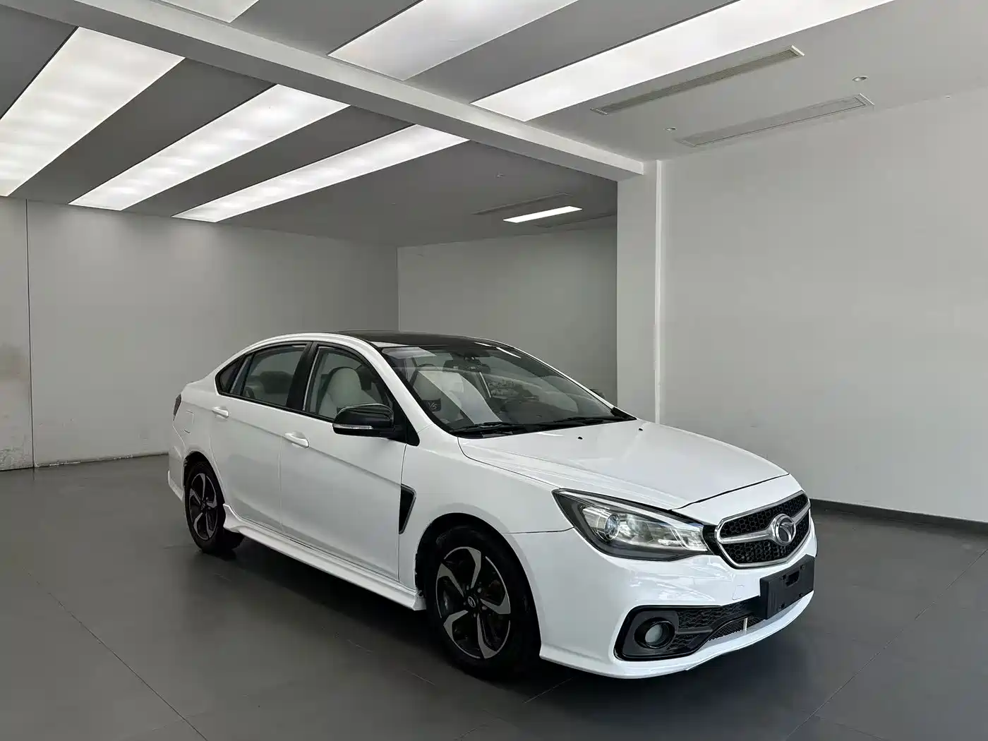 Soueast V5 Lingzhi 2017 2017 1.5L CVT New Leisure Type
