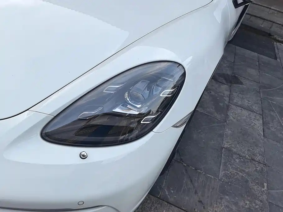 Photo 5 - Porsche 718