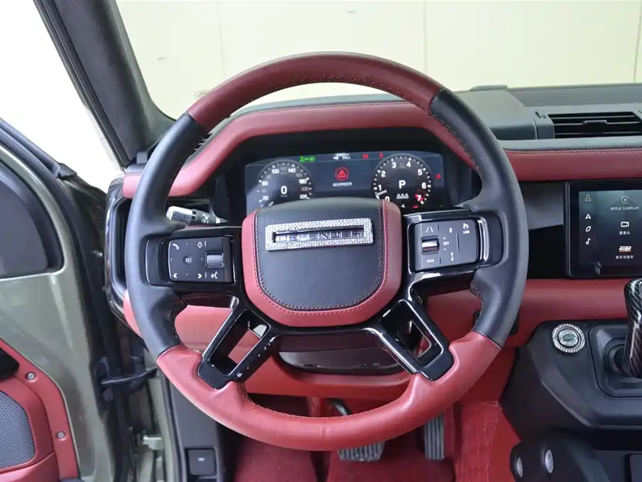 Land Rover Defender 2021 110 P400 Dark Special Edition фото 9