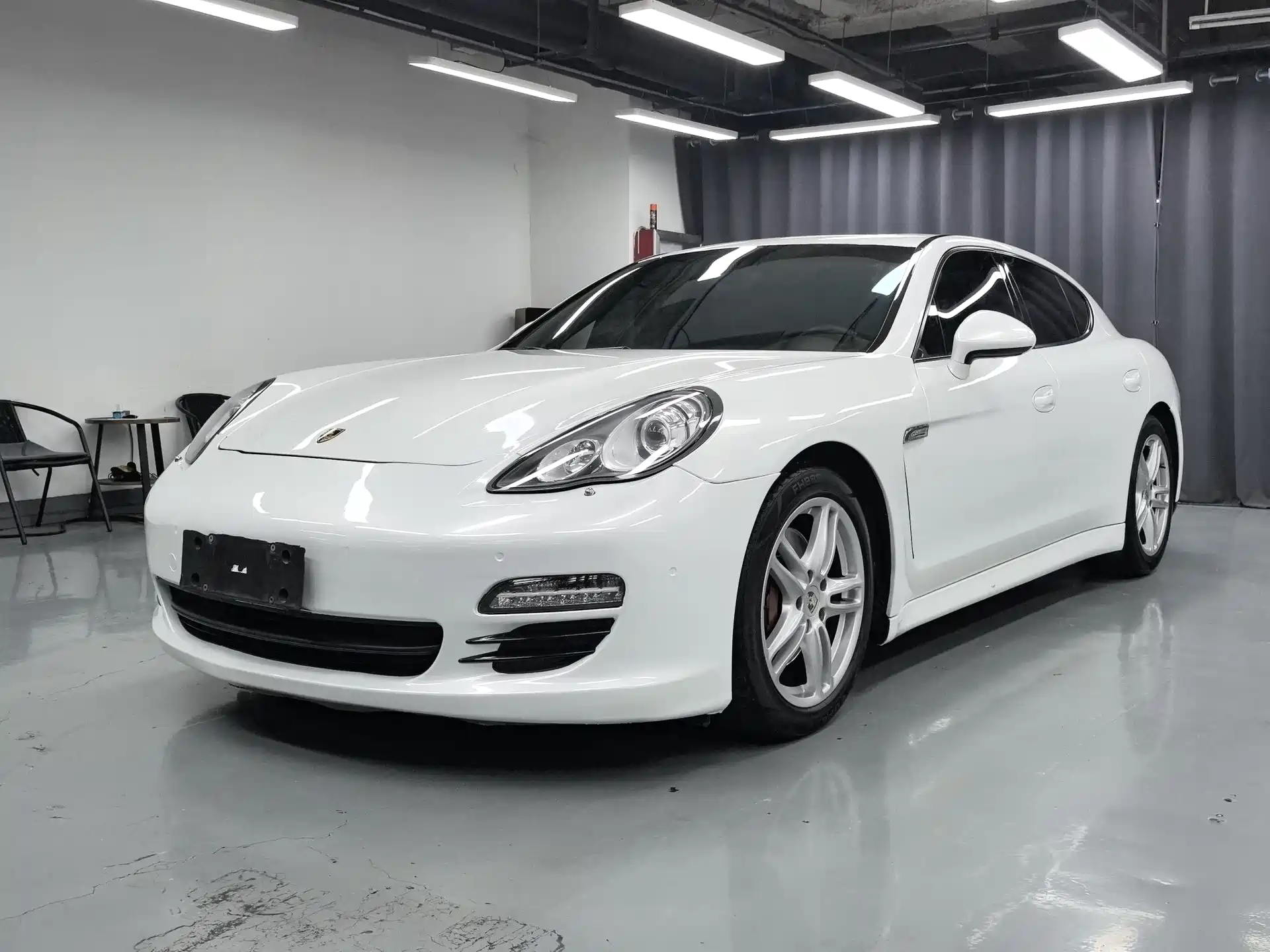 صورة 1 - Porsche Panamera