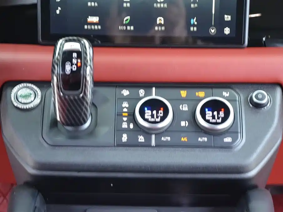 Land Rover Defender 2021 110 P400 Dark Special Edition фото 8