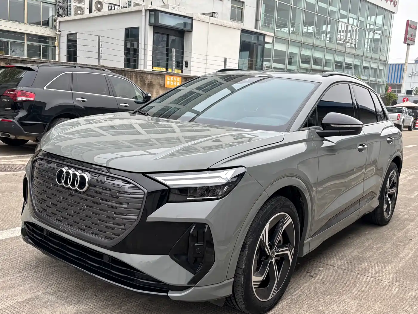 AUDI Q4 E TRON