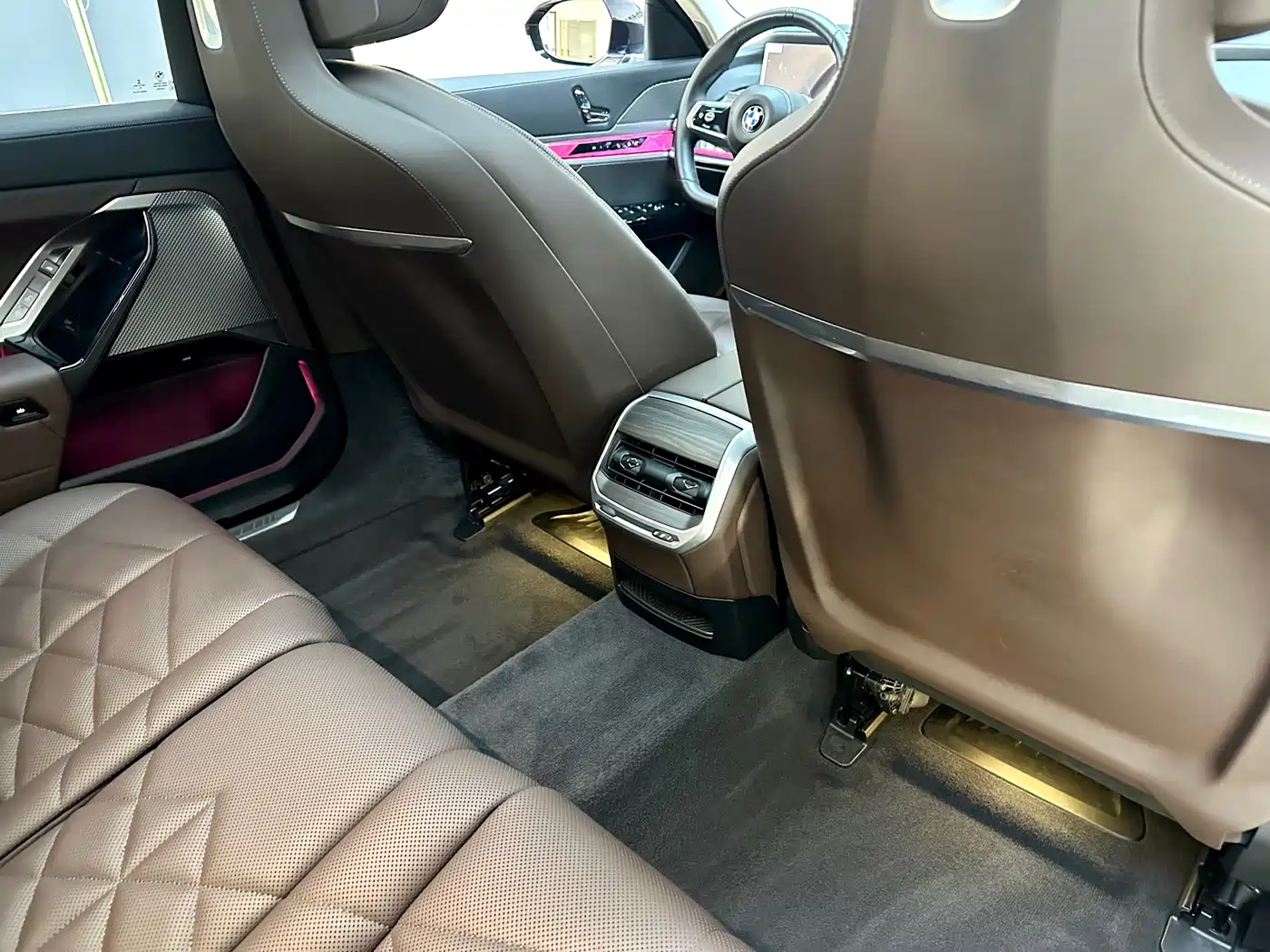 BMW 7 Series 2023 Model 735Li M Sport Package фото 11