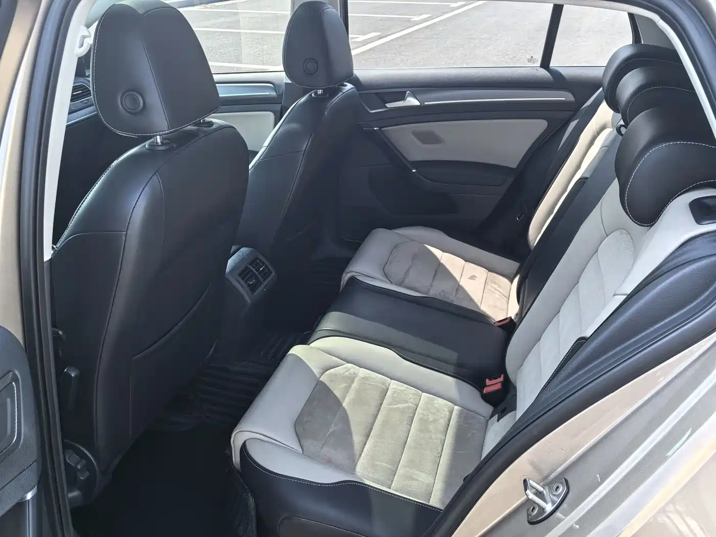 Volkswagen Golf 2017 230TSI Auto Luxury Millionth Anniversary Edition фото 9