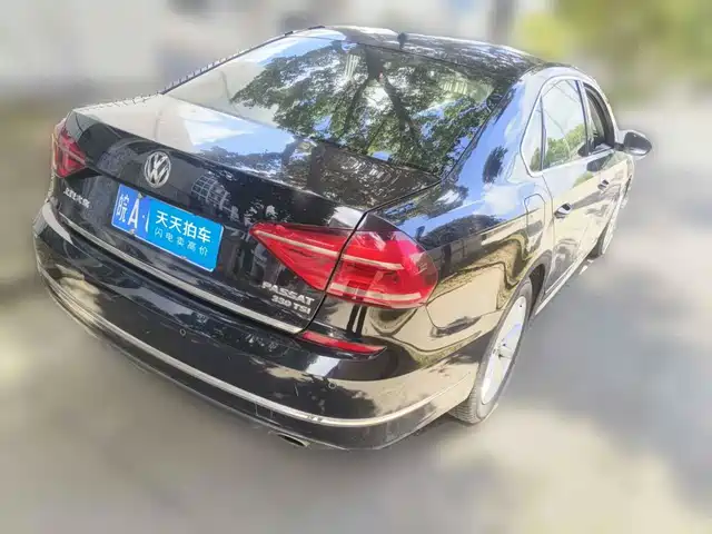Volkswagen Passat 2016 330TSI DSG Executive Edition — фото 2