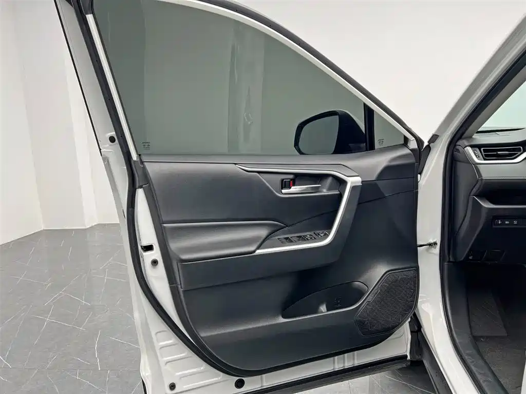 Toyota RAV4 Rongfang 2021 2.0L CVT 2WD Trend фото 12