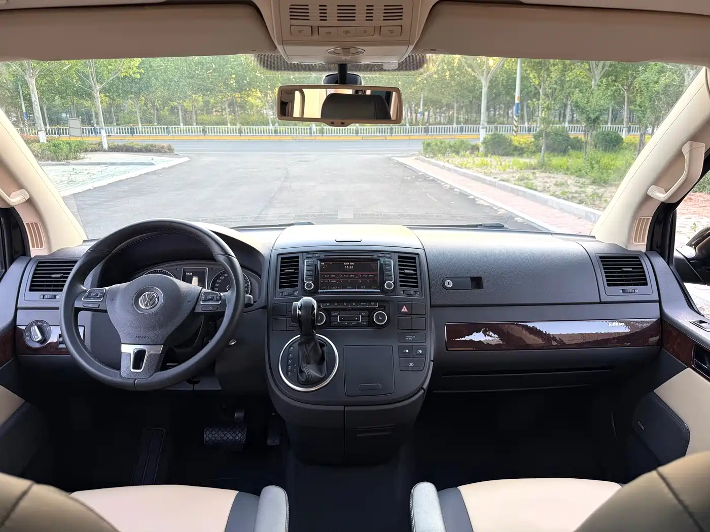 Volkswagen Multivan 2012 2.0TSI 4WD Premium фото 7