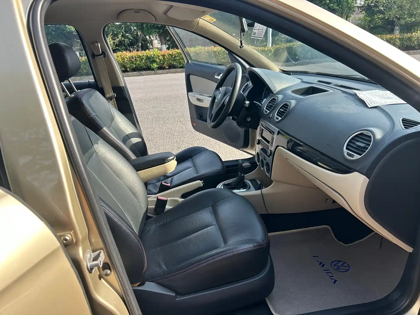 Volkswagen Lavida 2011 1.6L Automatic Leisure Edition фото 11