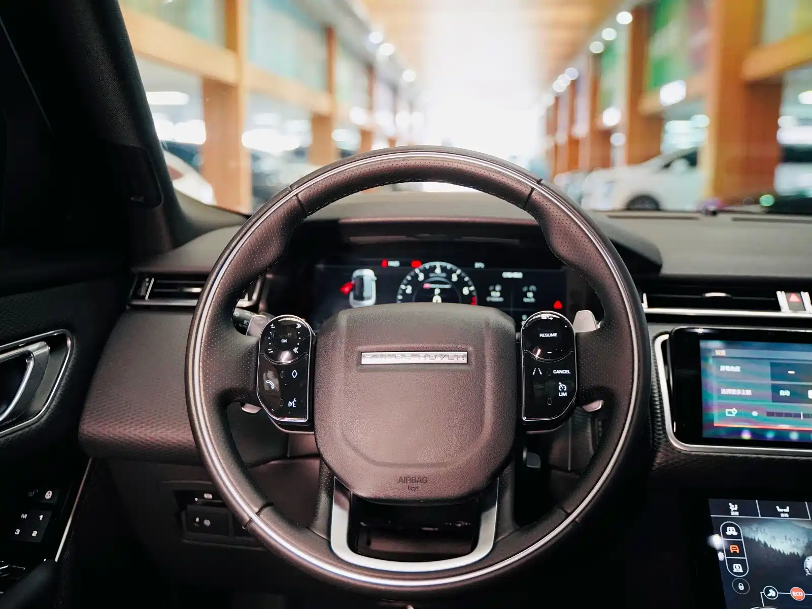 Фото 14 - Land Rover Range Rover Velar