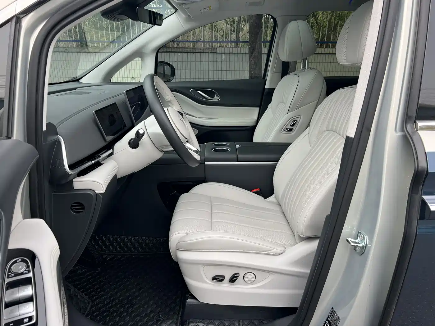 Voyah Auto Voyah Dreamer 2025 PHEV AWD Flagship Qian Kun Edition фото 9
