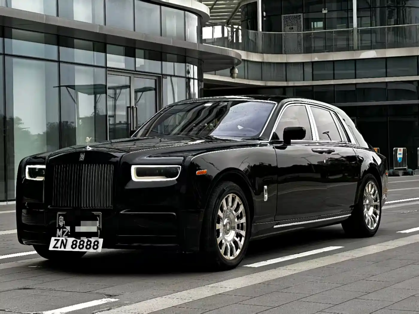 Rolls-Royce Phantom 2004 Model 6.7L Standard Version