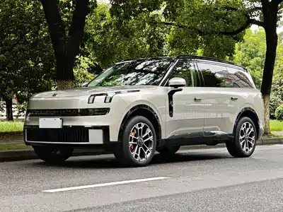 Lynk & Co 900