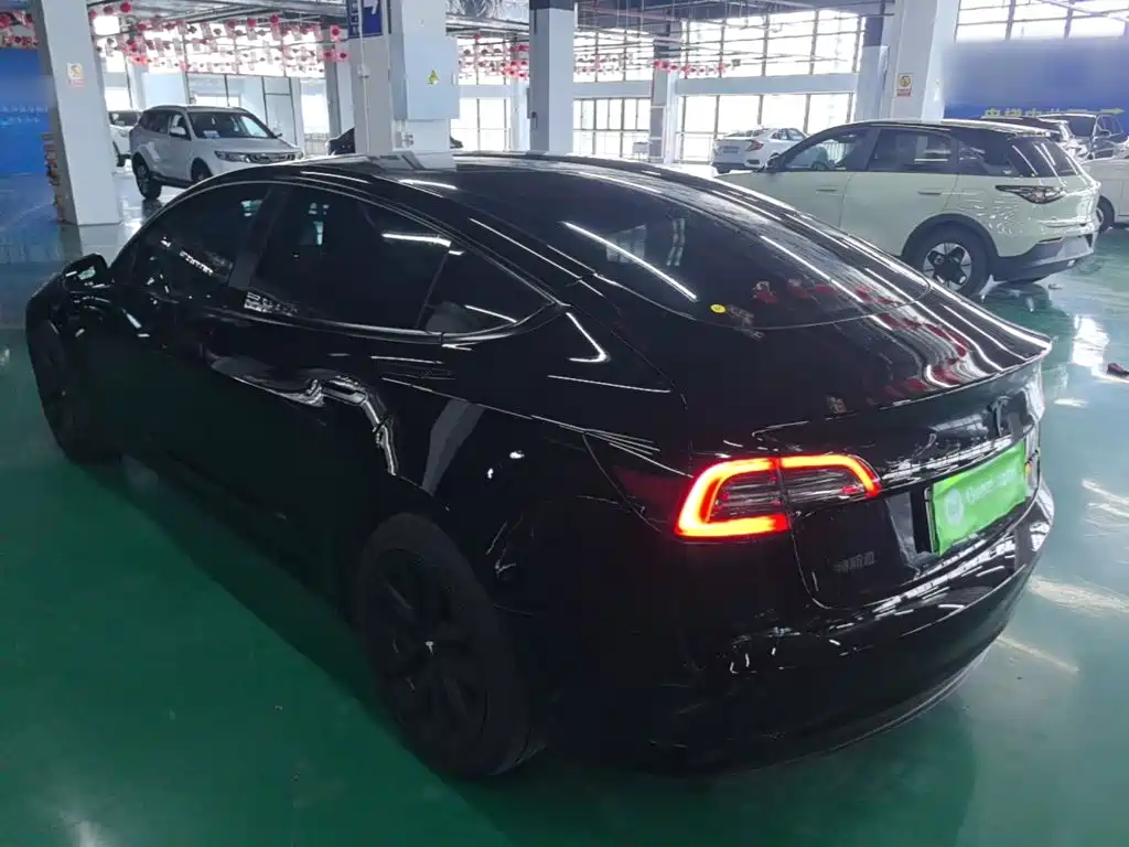 Фото 5 - Tesla Model 3