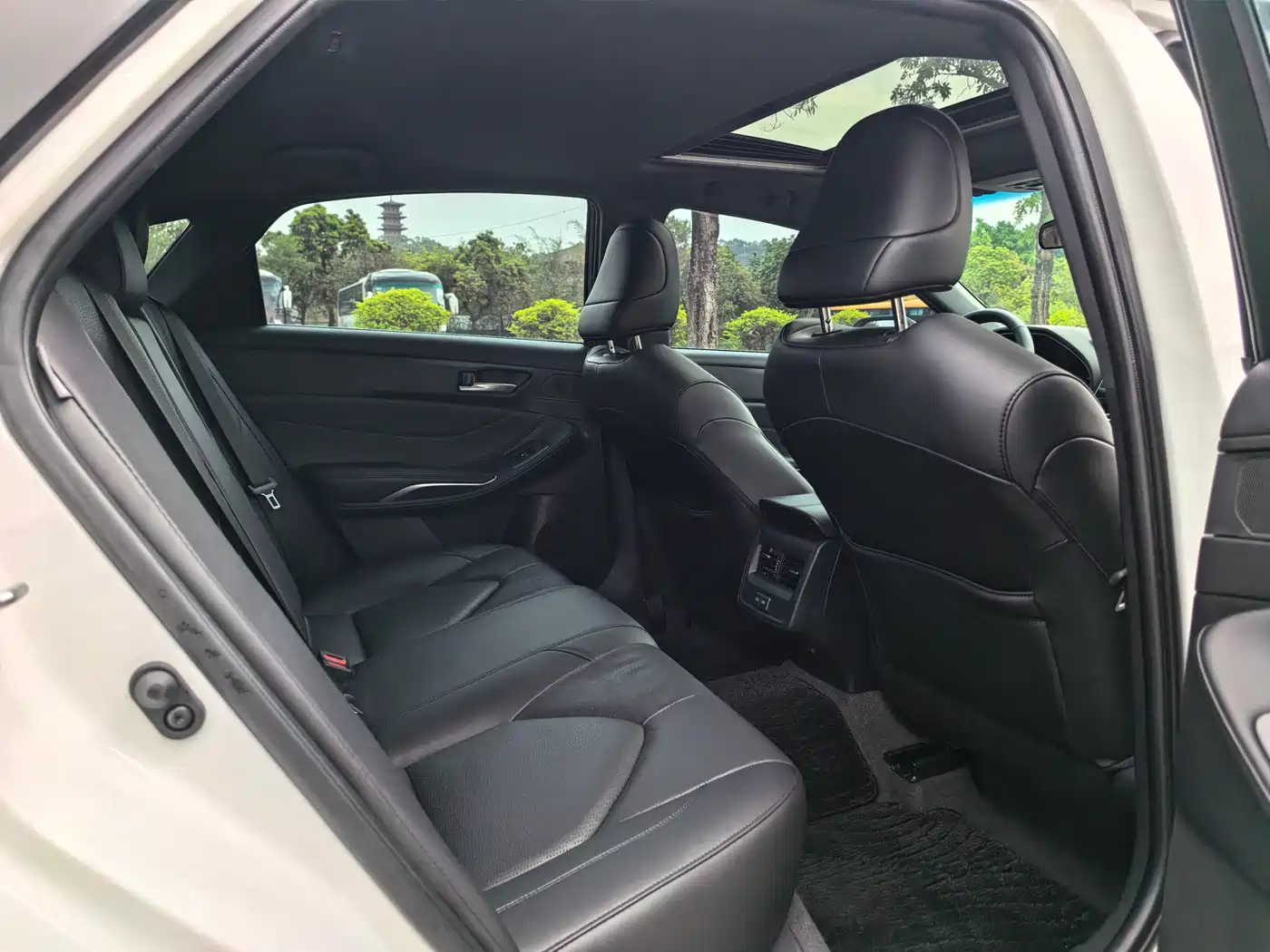 Toyota Avalon 2024 Model 2.0L Premium Selection Edition фото 17