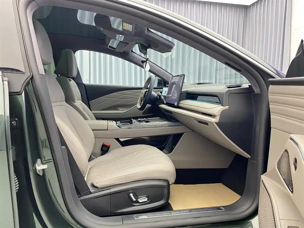 Geely Galaxy Galaxy Xingyao 8 2025 130km EM-P Starship Edition фото 20