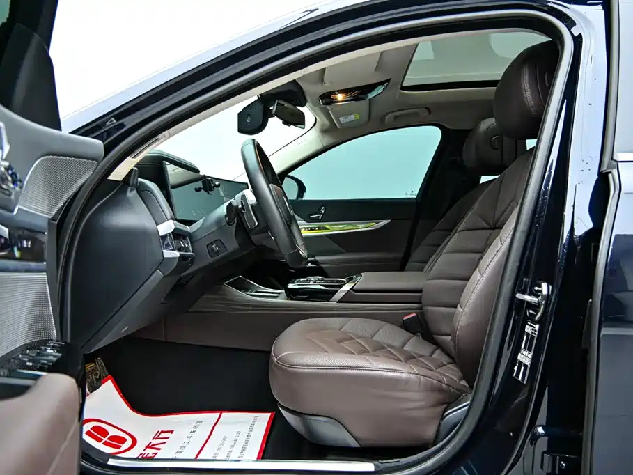 BMW 7 Series 2023 Model 735Li M Sport Package фото 11