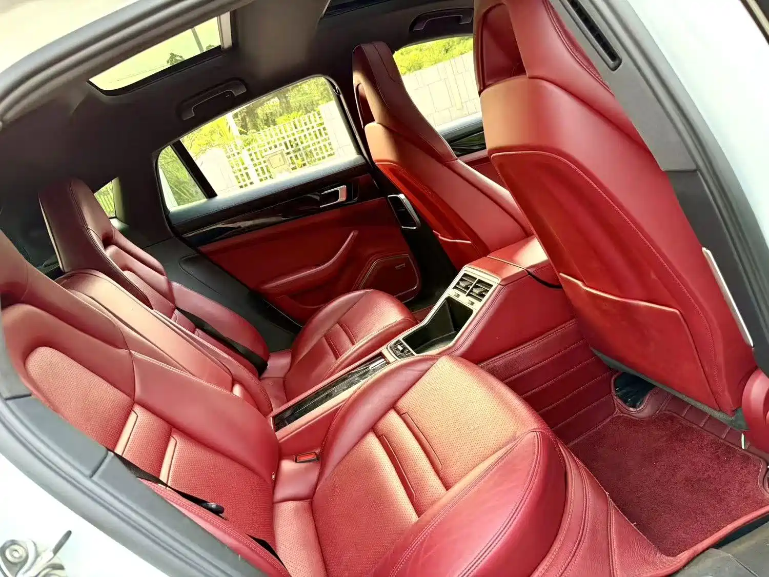 Photo 4 - Porsche Panamera
