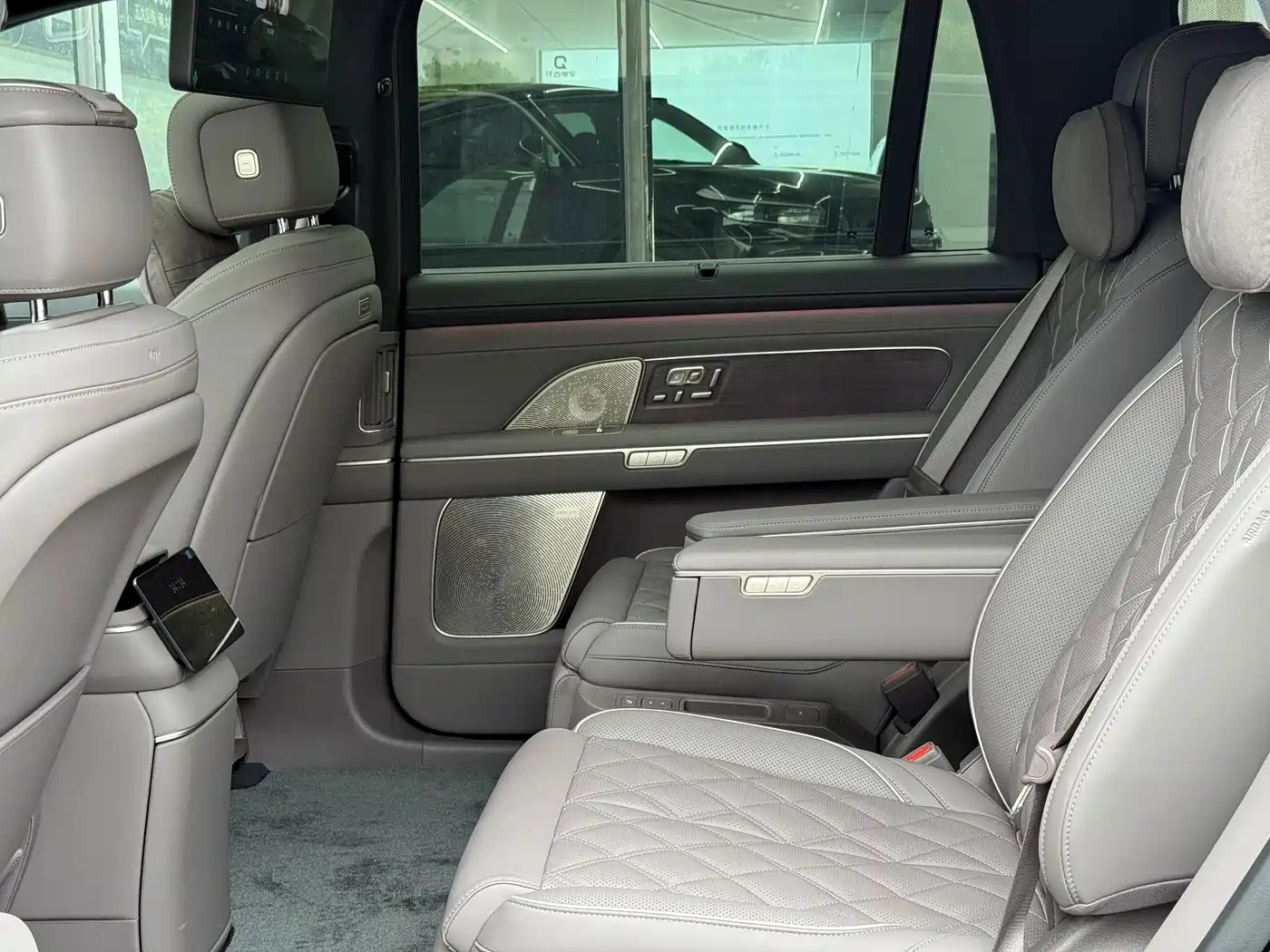 NIO ES8 2026 2025 Model 6-Seat Executive Luxury Edition
