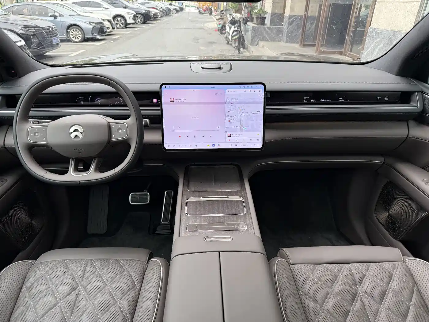 NIO ES8 2026 2025 Model 6-Seat Executive Luxury Edition