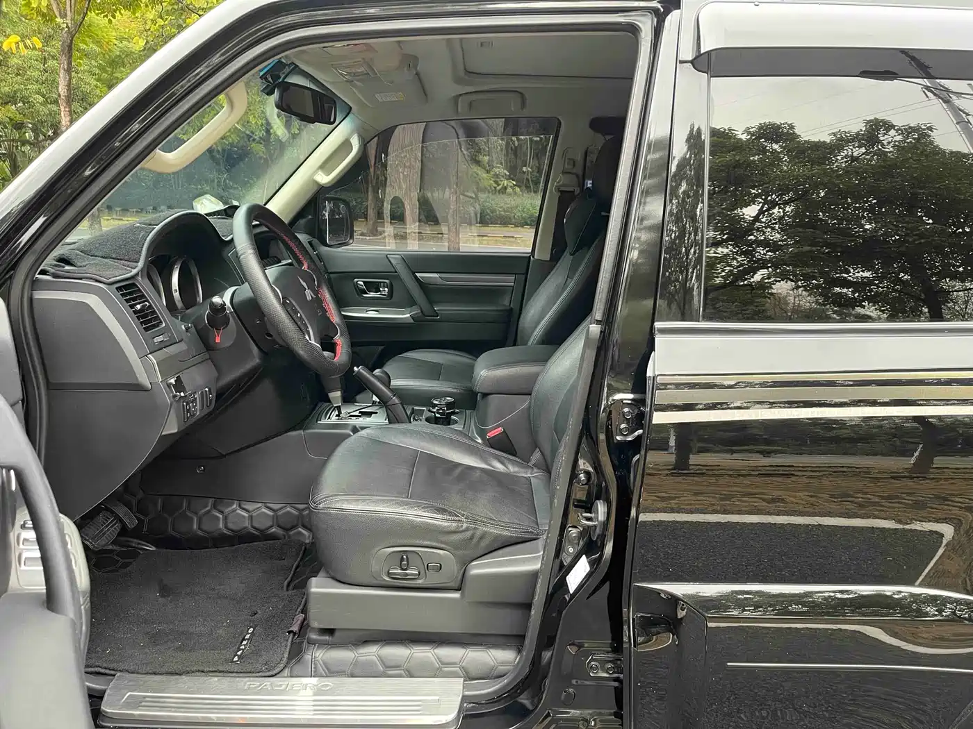 Mitsubishi Pajero (Import) 2015 3.0L Automatic Elite Premium Edition China IV фото 7
