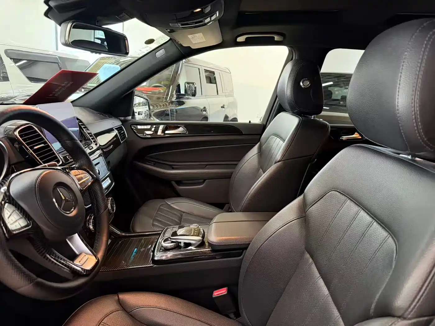 Mercedes-Benz GLS 2017 GLS 400 4MATIC Luxury фото 16