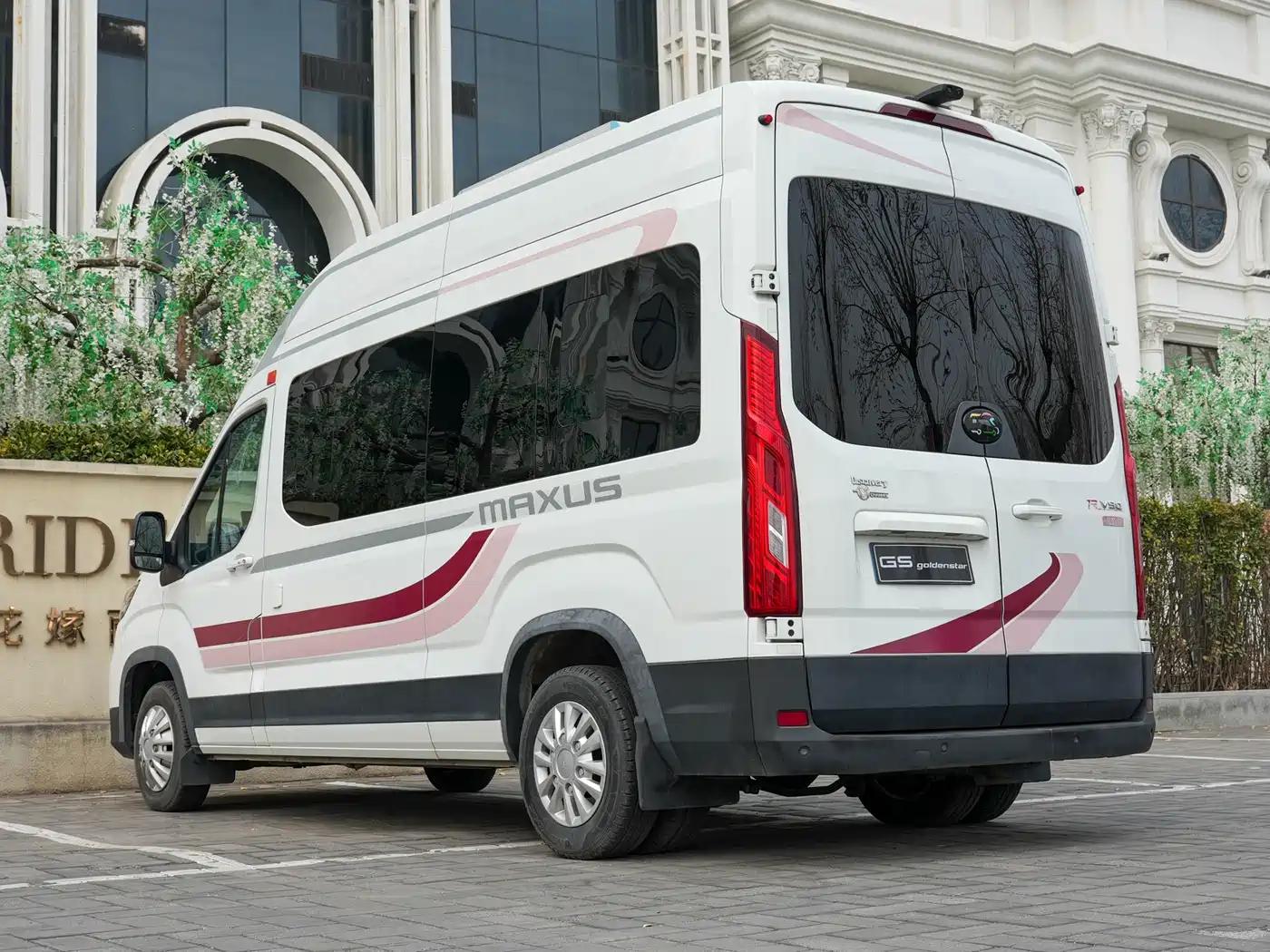 SAIC Maxus MAXUS V90 RV 2021 2.0T Travel Home V90 Self-Contained Class B RV Luxury Longitudinal Bed фото 4