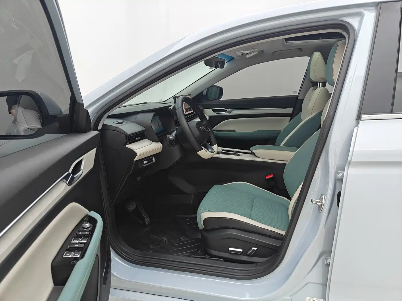 Geely Emgrand L HiP 2022 2022 1.5TD-DHT Pro 100KM Super Swift