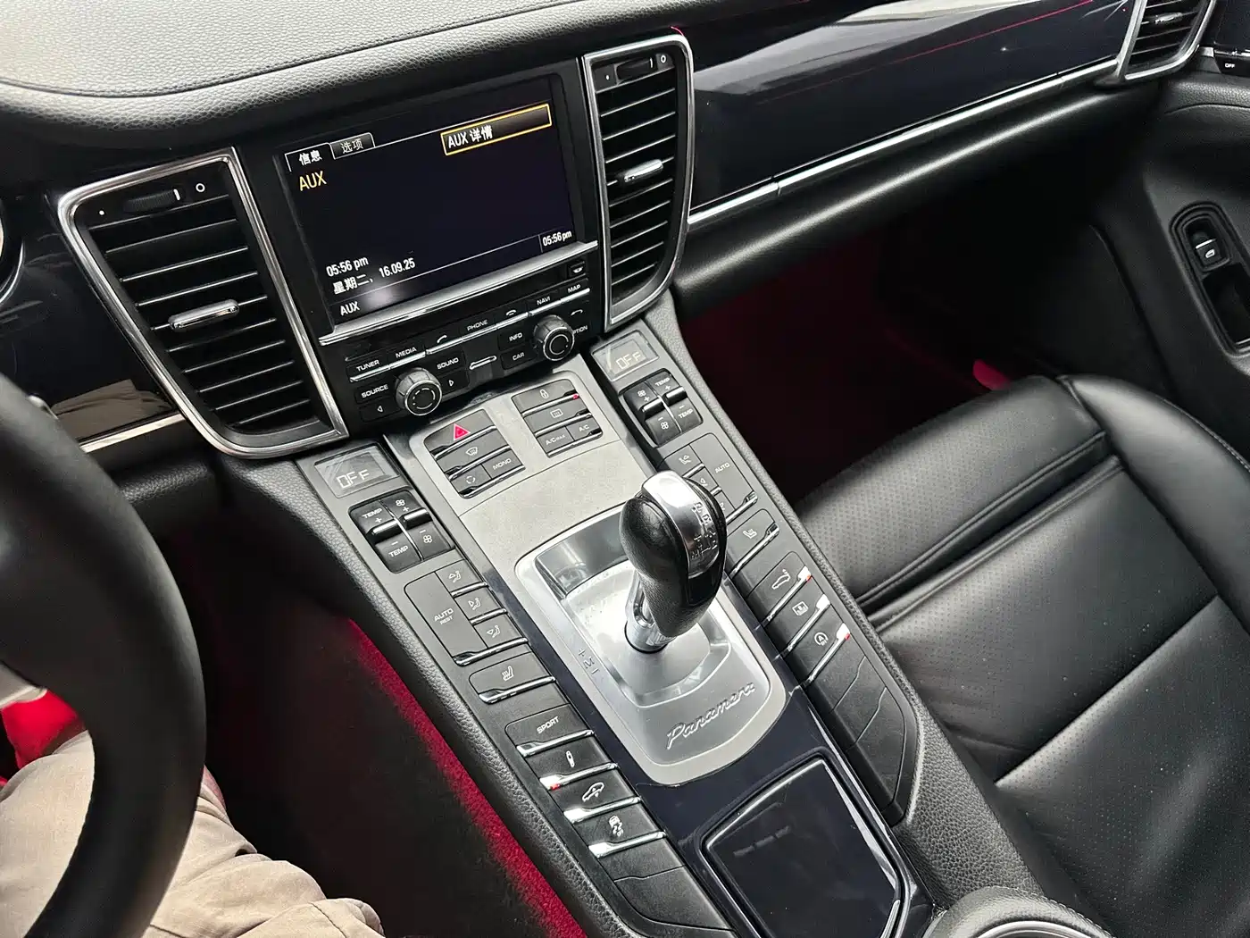 Porsche Panamera 2010 Panamera 4 3.6L фото 8