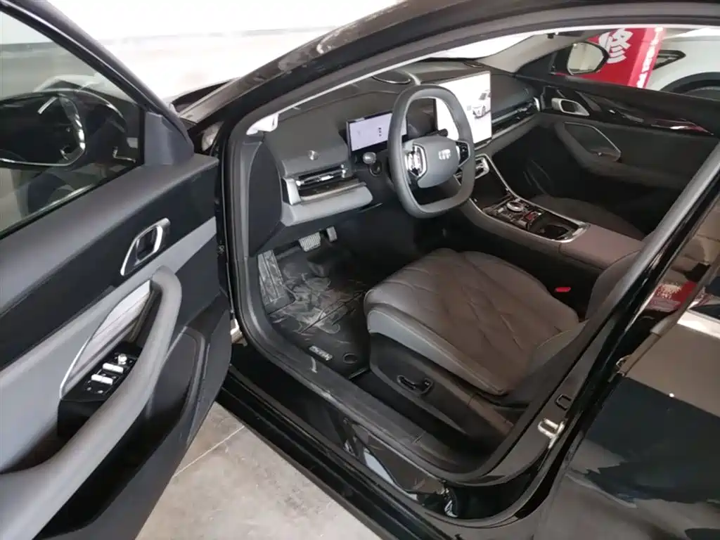 Geely Galaxy Galaxy A7 2025 EM-i 150km Explorer+ Edition фото 16