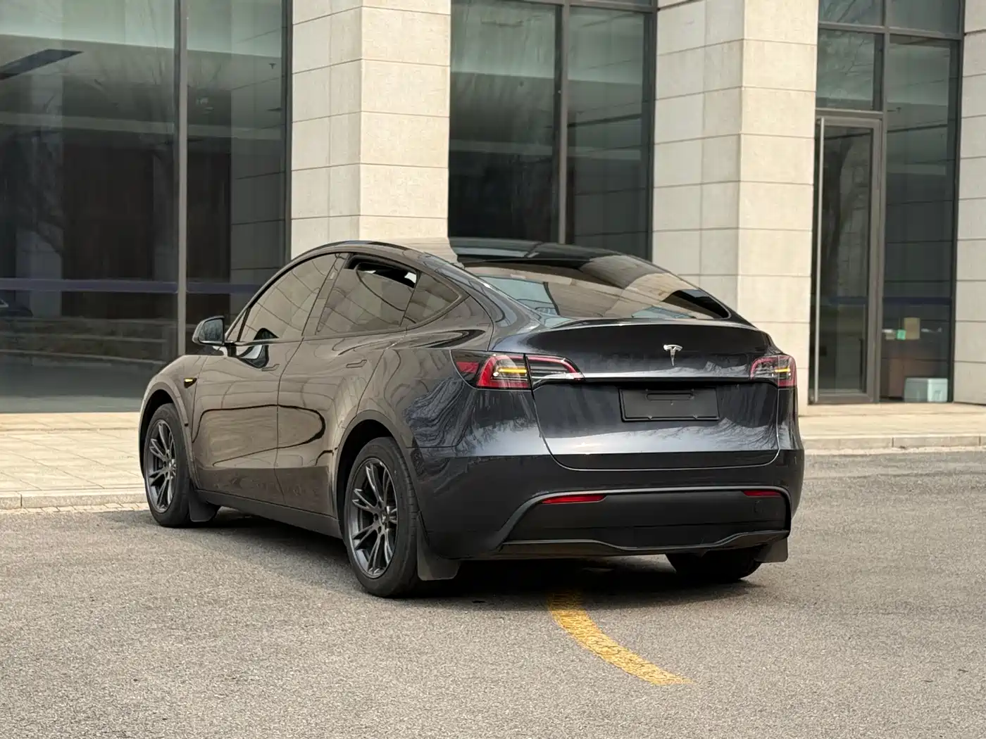TESLA MODEL Y