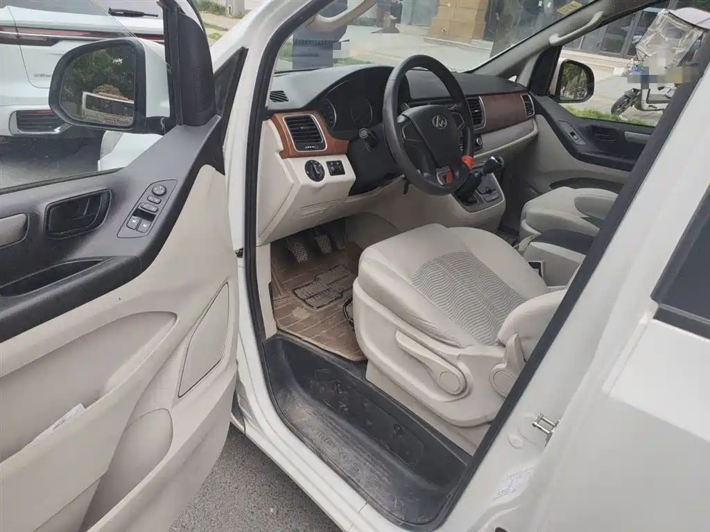 SAIC Maxus Maxus G10 2015 2.0T Manual Commemorative Edition фото 13