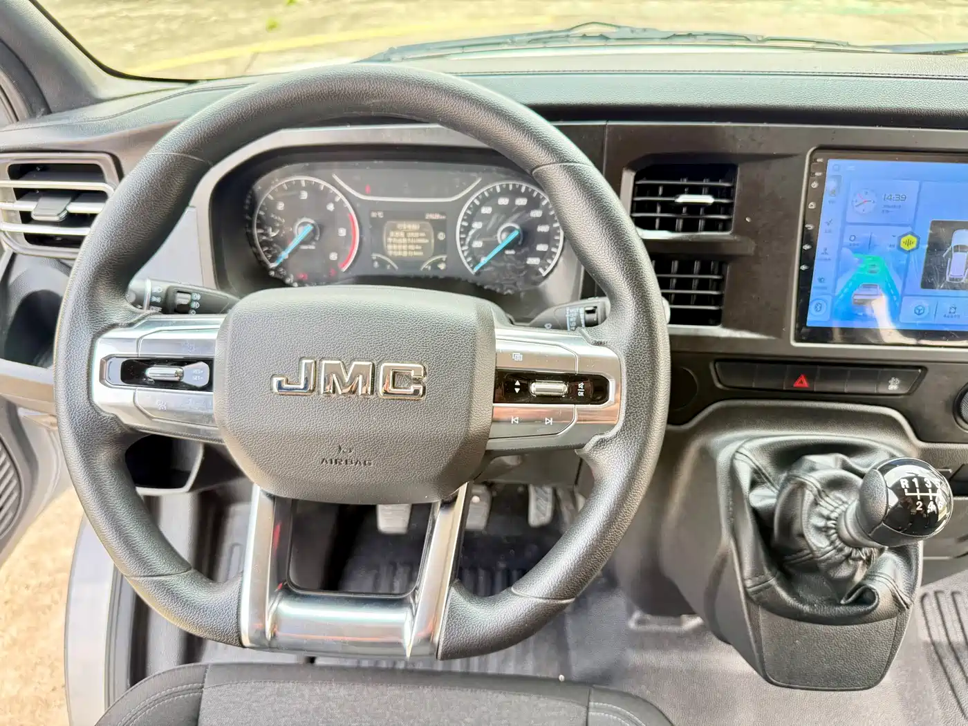 Jiangling JMC Fushun 2025 2025 Model 2.0T 6MT Diesel Short Wheelbase Low Roof Commercial MPV 5/6 Seats with Lift-up Tailgate