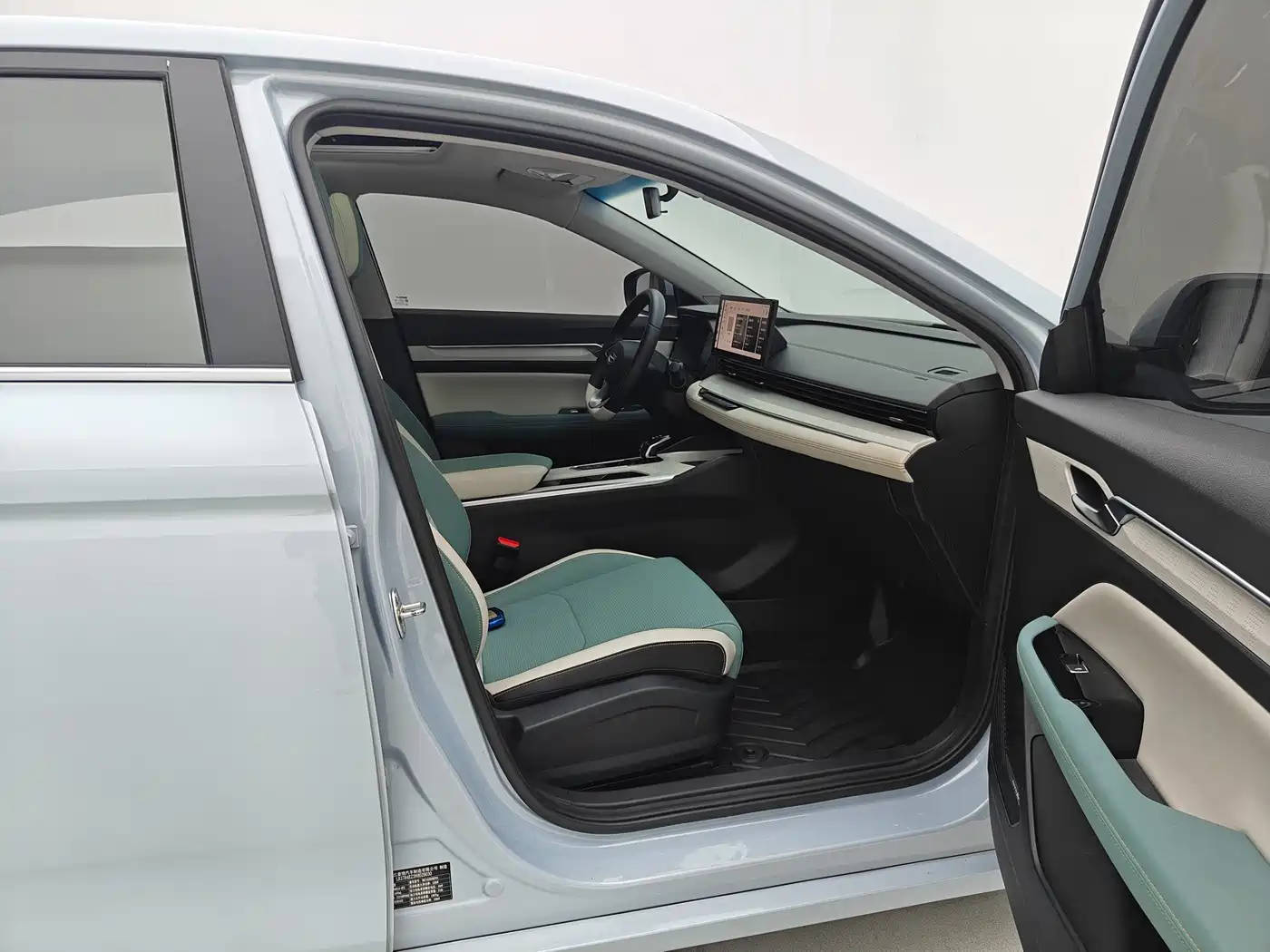 Geely Emgrand L HiP 2022 2022 1.5TD-DHT Pro 100KM Super Swift