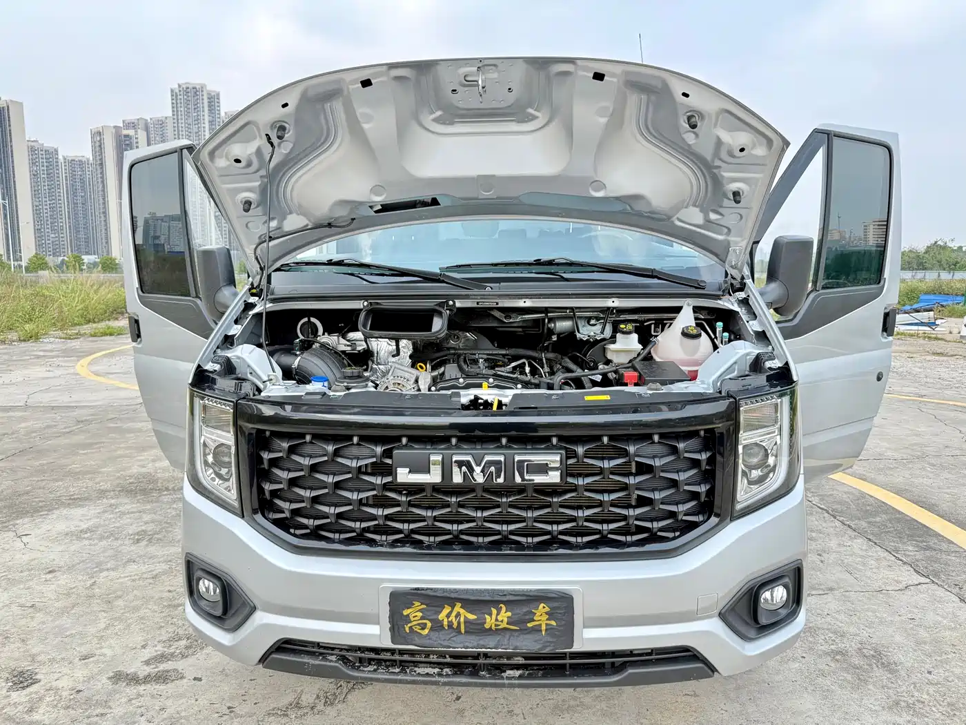 Jiangling JMC Fushun 2025 2025 Model 2.0T 6MT Diesel Short Wheelbase Low Roof Commercial MPV 5/6 Seats with Lift-up Tailgate