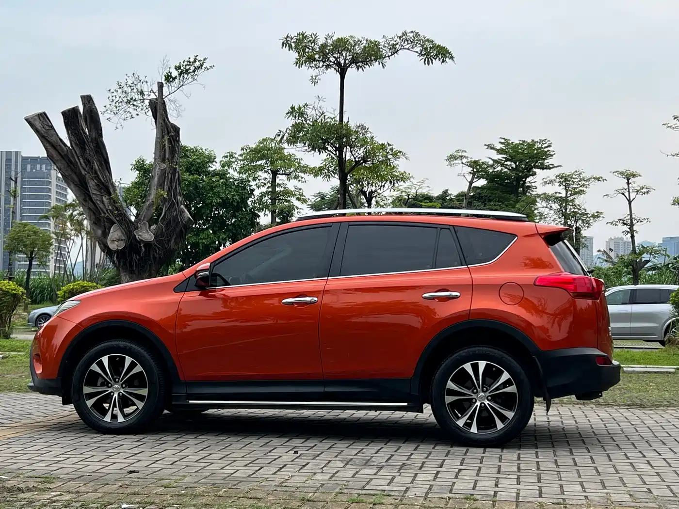 Toyota RAV4 Rongfang 2013 2.5L Automatic 4WD Premium Edition фото 8