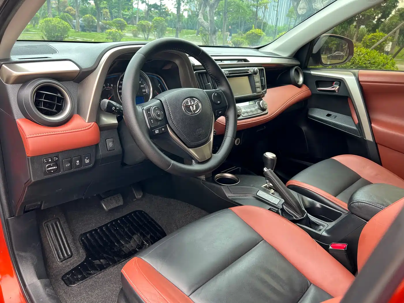 Toyota RAV4 Rongfang 2013 2.5L Automatic 4WD Premium Edition фото 10