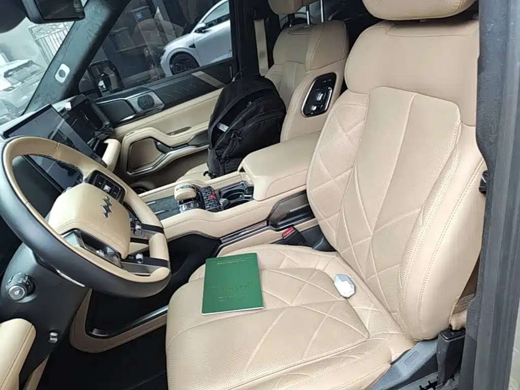 Fang Cheng Bao Leopard 8 2024 2025 Zhiyong Flagship 7-Seater