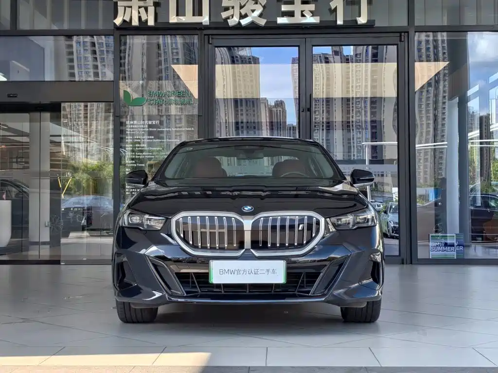 2025 BMW i5