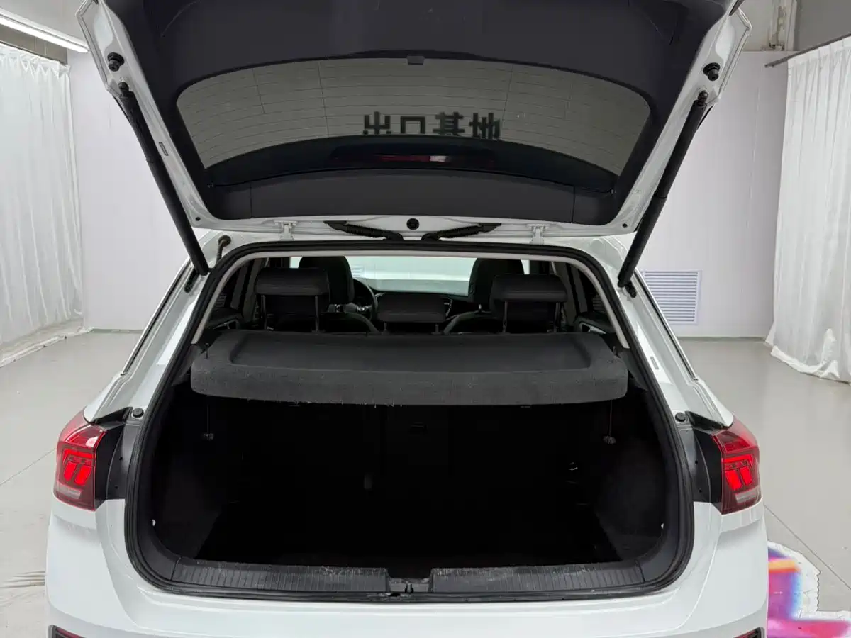 Volkswagen T-ROC 2021 280TSI DSG 2WD Comfort Smart Connect 30th Anniversary Edition фото 18