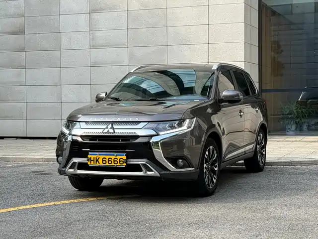Mitsubishi Outlander 2020