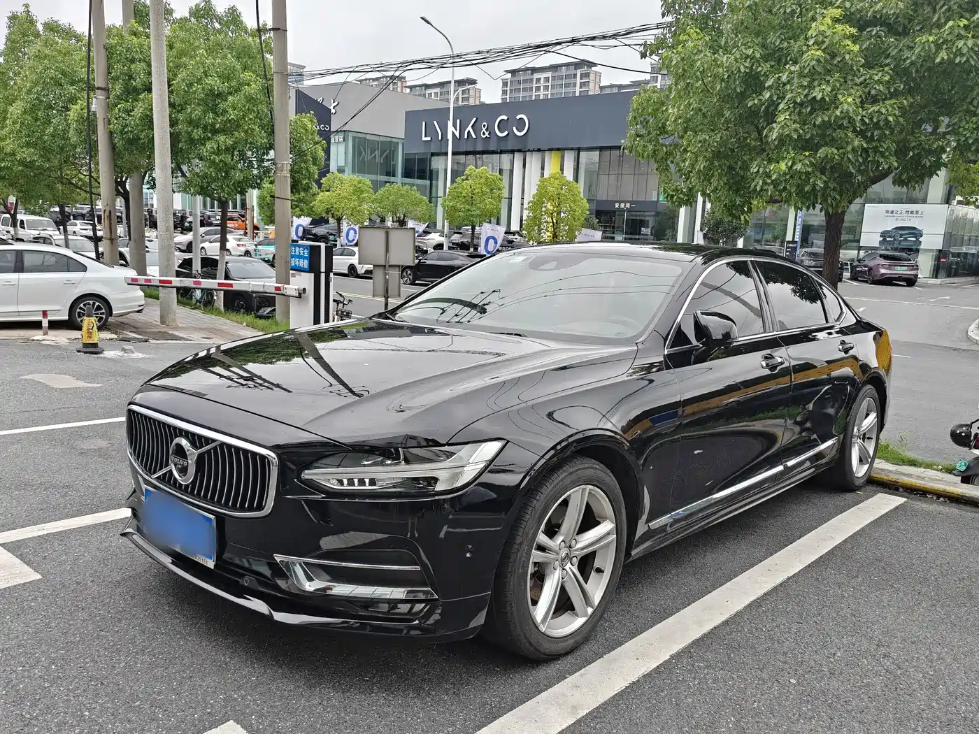 Фото 1 - Volvo S90