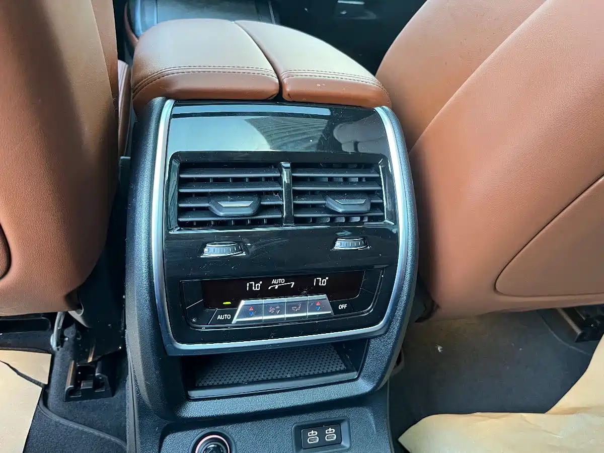BMW X7 2023 xDrive40i Exclusive M Sport Package фото 26