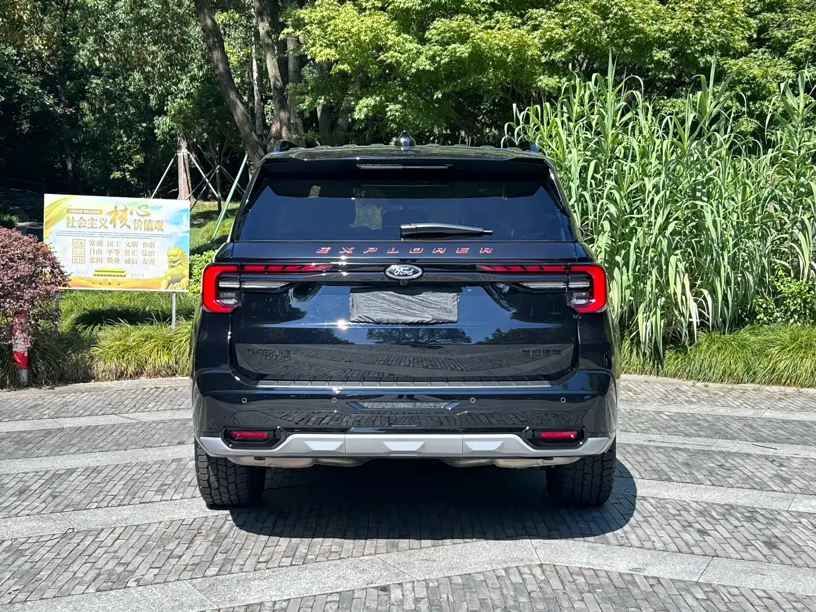 Фото 7 - Ford Explorer