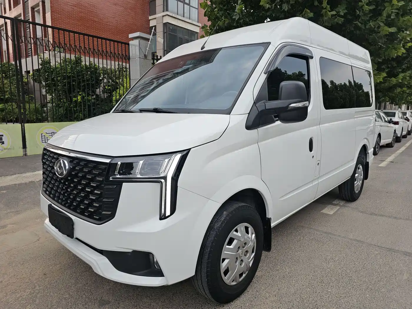 SAIC Maxus Xintu V80 2024 2025 PRO Aoyun 2.0T Manual Short Wheelbase Medium Roof 5/6-Seater