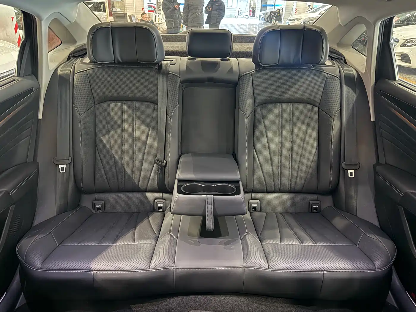 Volkswagen Passat 2025 Outstanding 380TSI Dragon Glory Edition фото 6