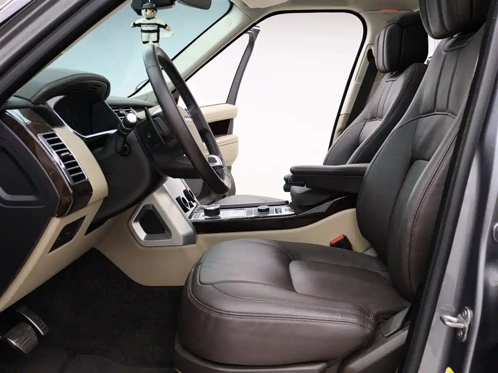Land Rover Range Rover 2022 3.0 L6 400PS Heritage Extended Classic Edition фото 2