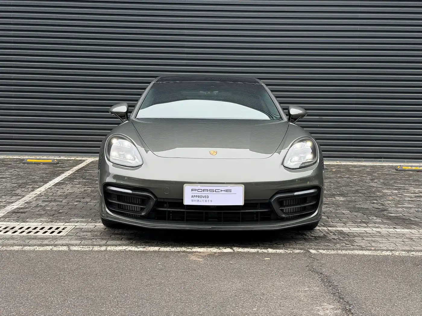 Porsche Panamera 2023 Panamera Executive Long Wheelbase Platinum Edition 2.9T фото 4