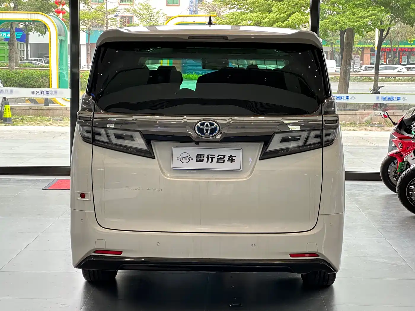 Toyota Vellfire 2021 Crown Hybrid 2.5L HV Premium Edition фото 8