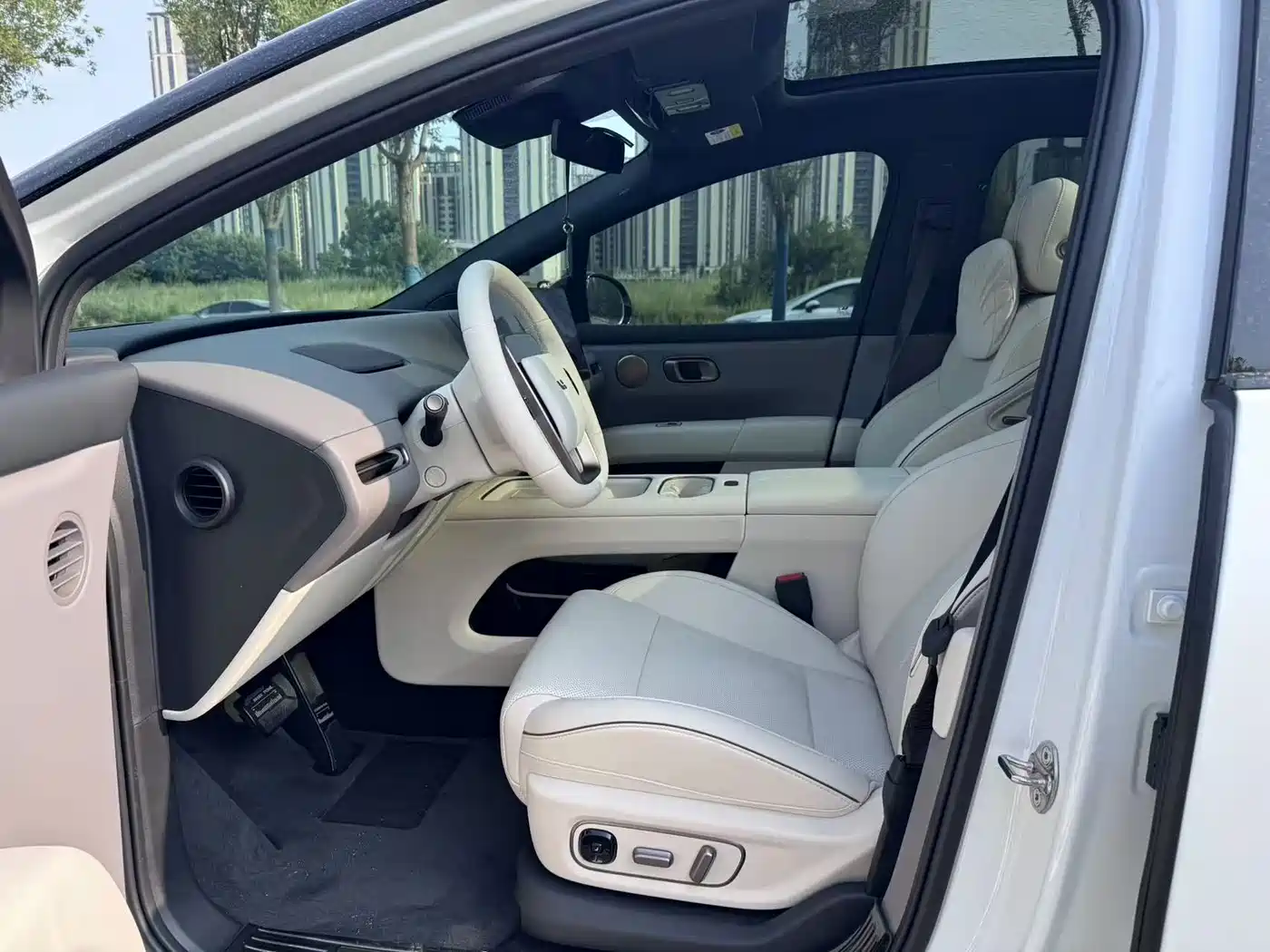 Li Auto i6 2026 2025 2WD Base Model