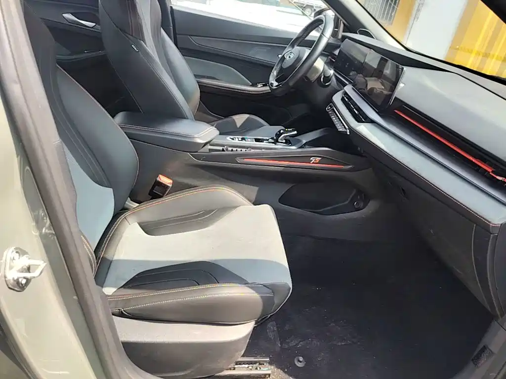 Фото 25 - Geely Binrui